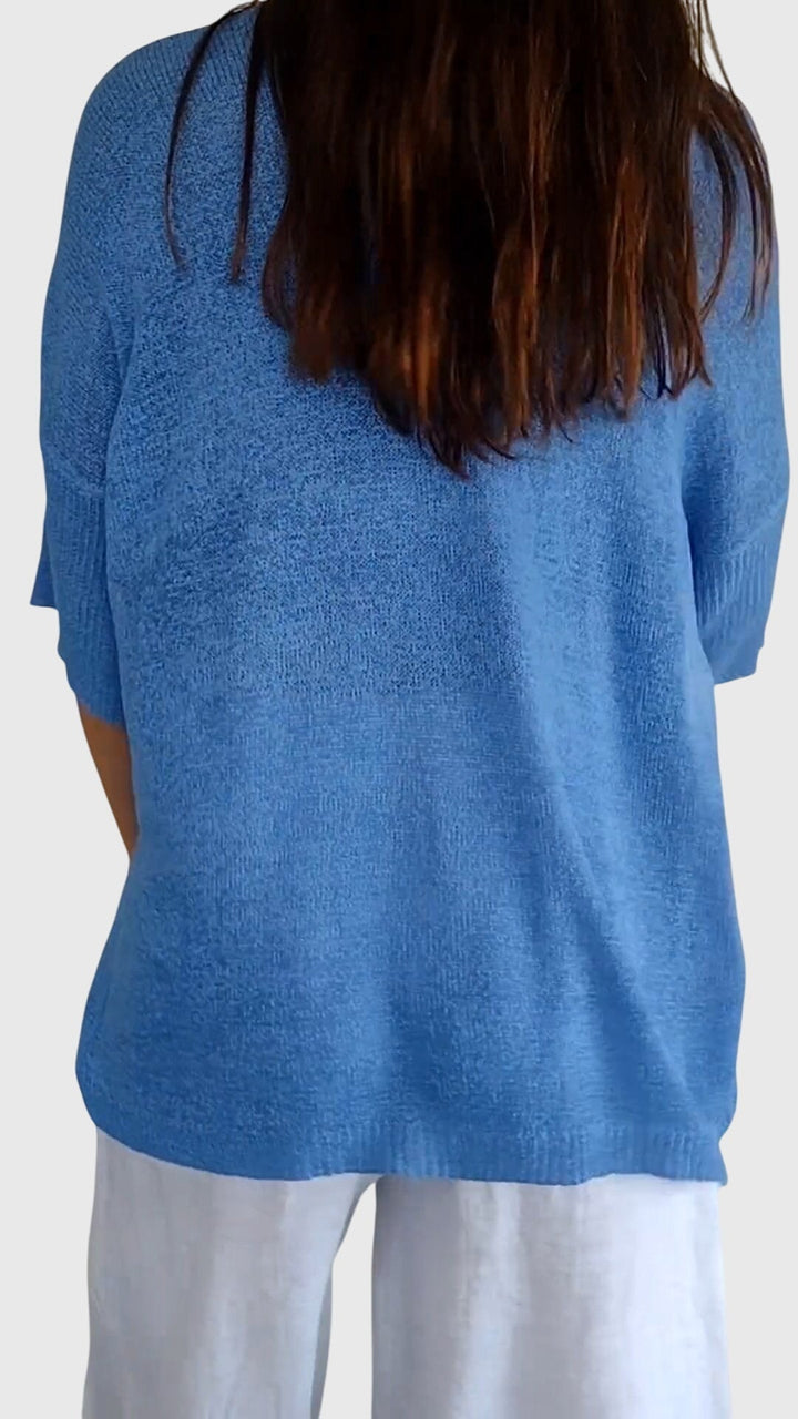 カサンドラ™ | エレガントなVネックトップ