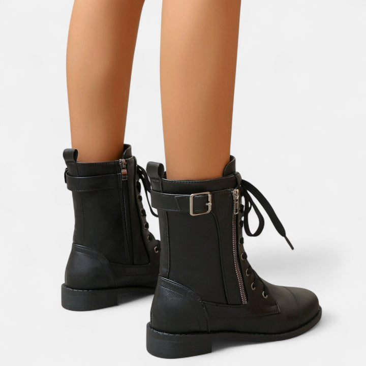 ノラ ヴィンテージ レザー アンクルブーツ – クラシック レースアップ コモットデザイン
