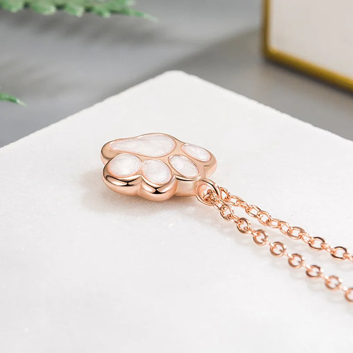 爪モチーフのペンダントネックレス – 女性向けの象徴的なアニマルジュエリー