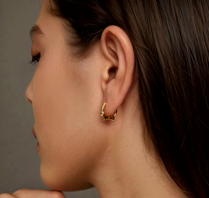 ダックスフントデザインの925シルバー製フープイヤリング