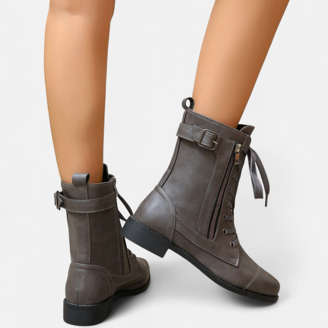 ノラ ヴィンテージ レザー アンクルブーツ – クラシック レースアップ コモットデザイン