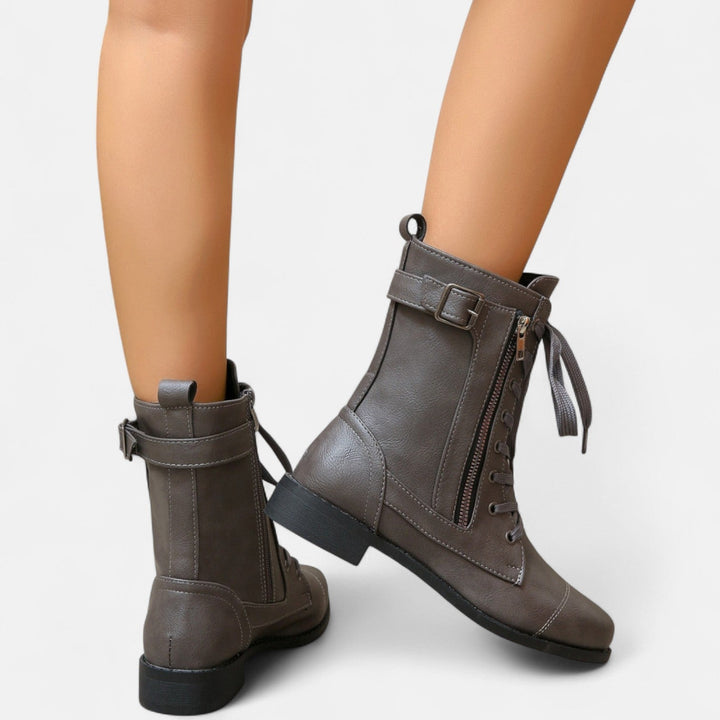 ノラ ヴィンテージ レザー アンクルブーツ – クラシック レースアップ コモットデザイン