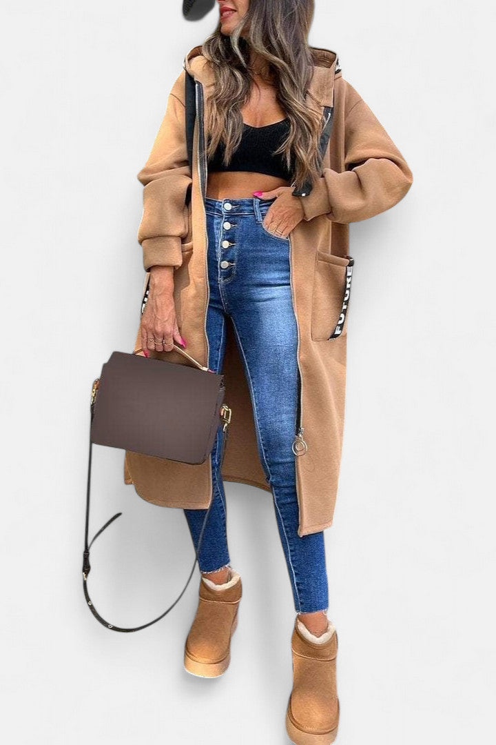 "エレガントなフード付きロングコート