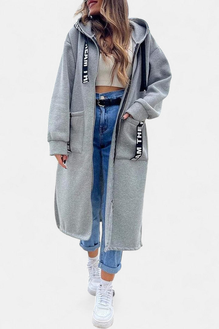 "エレガントなフード付きロングコート