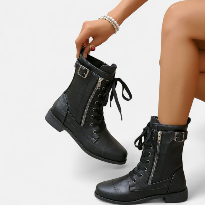 ノラ ヴィンテージ レザー アンクルブーツ – クラシック レースアップ コモットデザイン