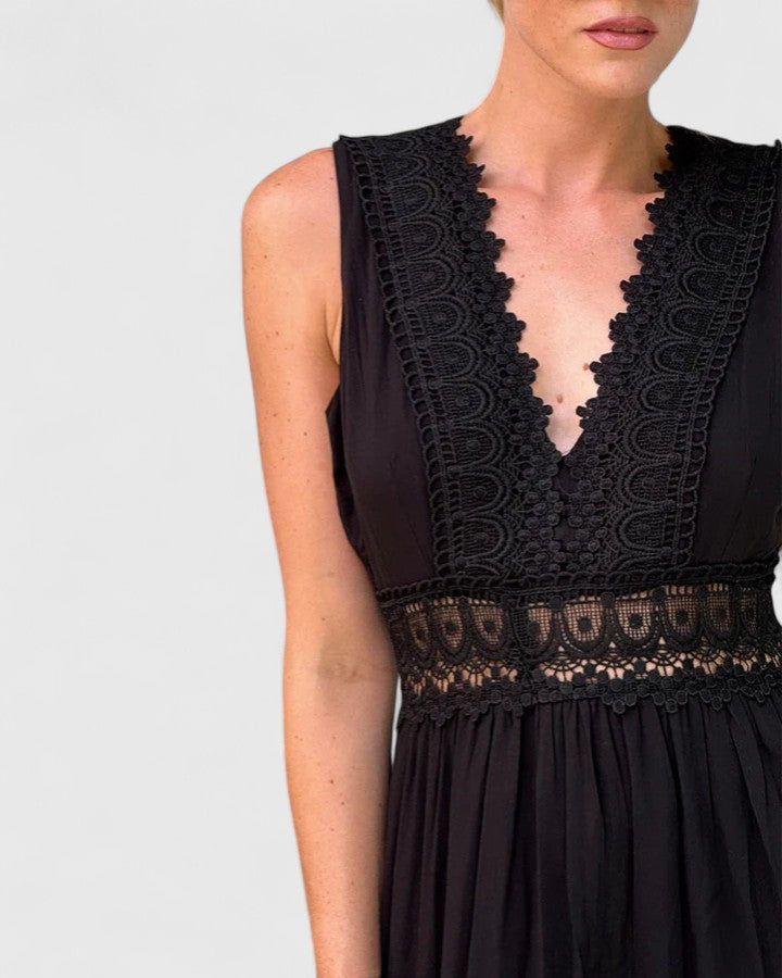 アレナ | エレガントなミディドレス